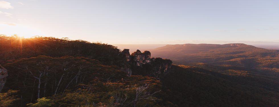 Sunrise at the Echo Point Three Sisters Lookout in the Blue Mountains