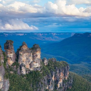 Three Sisters rock formation in the Blue Mountains | Featured image for the Must-See NSW National Parks blog for East Coast Car Rentals.