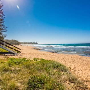 Shelly beach on a wonderul sunny day | Featured image for Secret Beaches Sunshine Coast blog for East Coast Car Rentals.